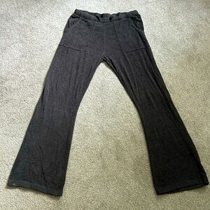 The softest Barefoot Dreams leisure pants, never worn!